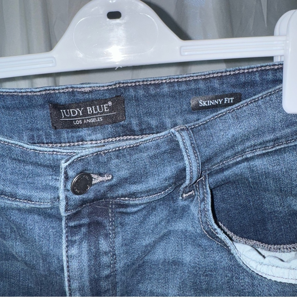 Judy Blue Jeans - Picture 3 of 5